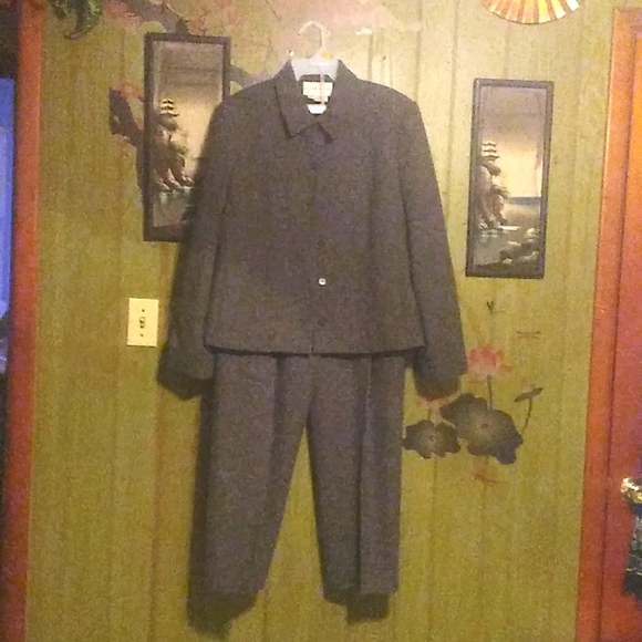 Pantsuit - Picture 1 of 3